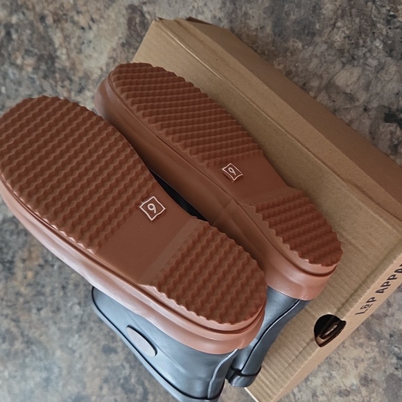 L&P Size 9 Baby Boy NEW Black and Brown Rain Boots - Picture 4 of 6